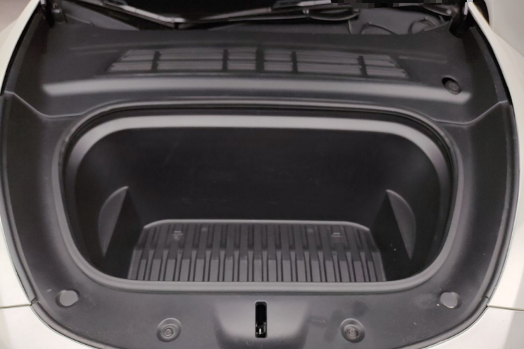 Tesla Model Y 2022 car image #20