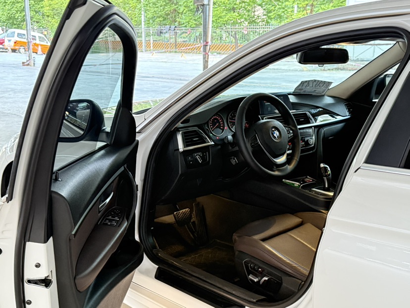 BMW 3 Series 2018 car image #7