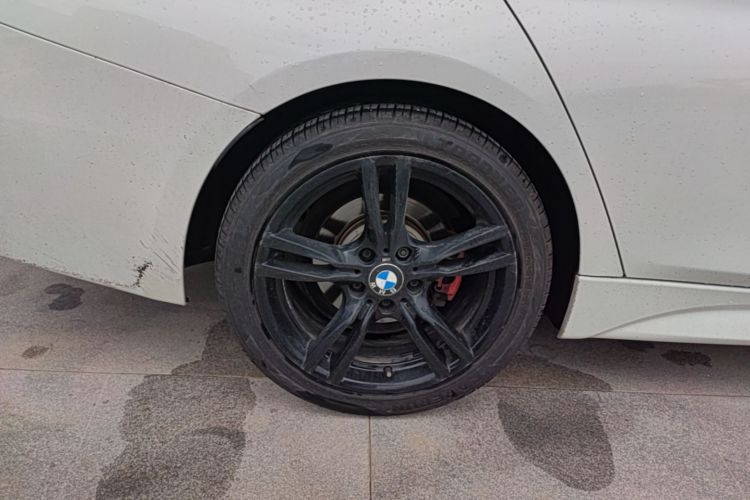 BMW 3 Series 2018 immagine di auto #10