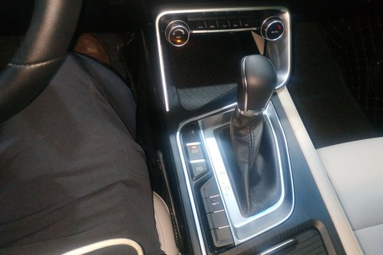 GEELY Binray 2019 car image #14