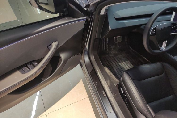 Tesla Model 3 2025 car image #16