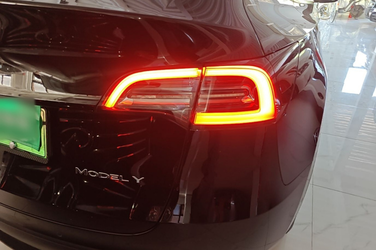 Tesla Model Y 2021 #8 Tesla Model Y 2021 car image #8