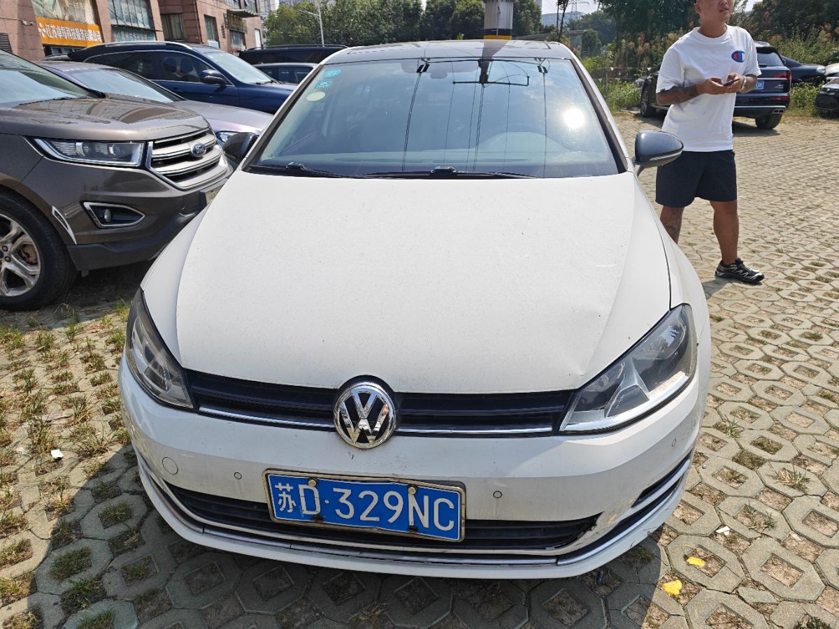 Volkswagen Golf 2017 car image #2