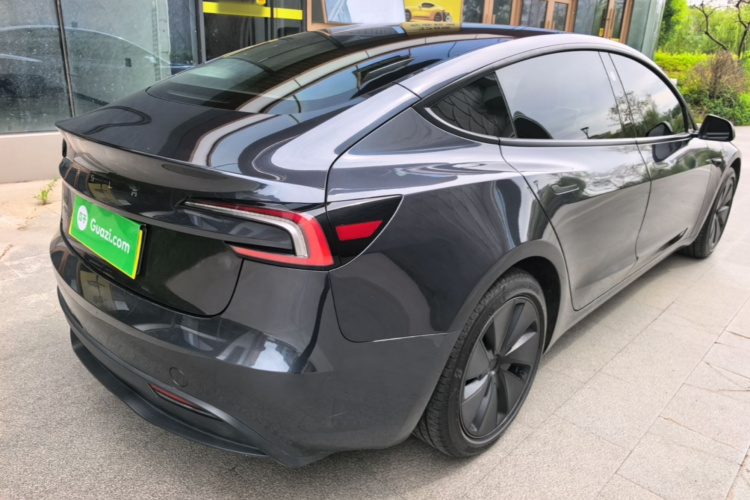 Tesla Model 3 2025 car image #7