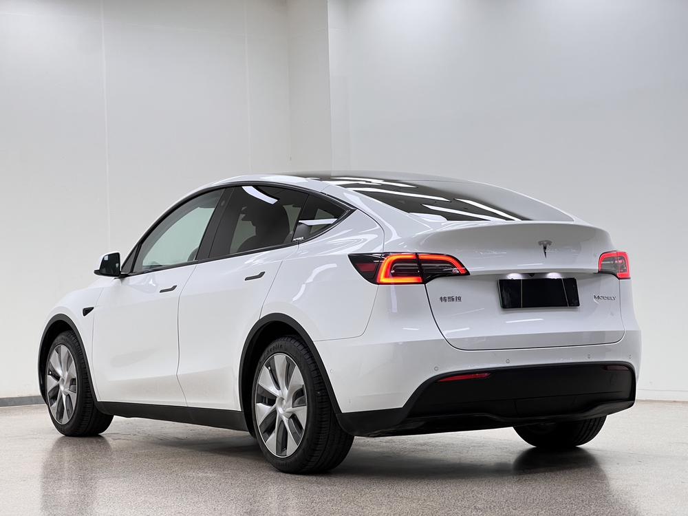 Tesla Model Y 2022 #5 Tesla Model Y 2022 car image #5