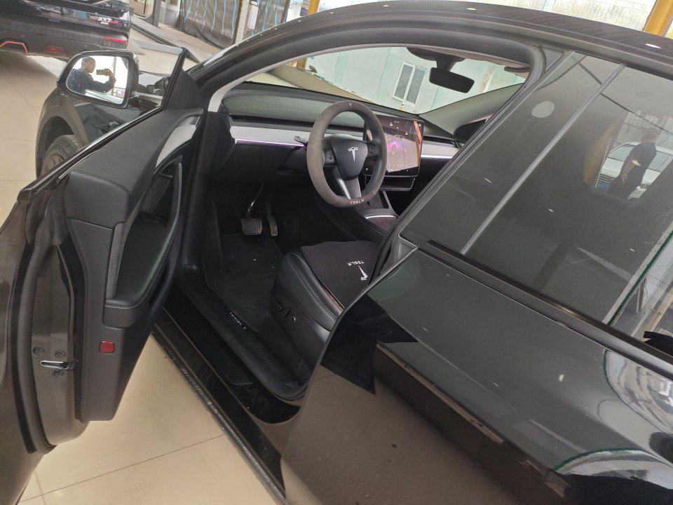 Tesla Model Y 2024 #5 Tesla Model Y 2024 صورة سيارة #5
