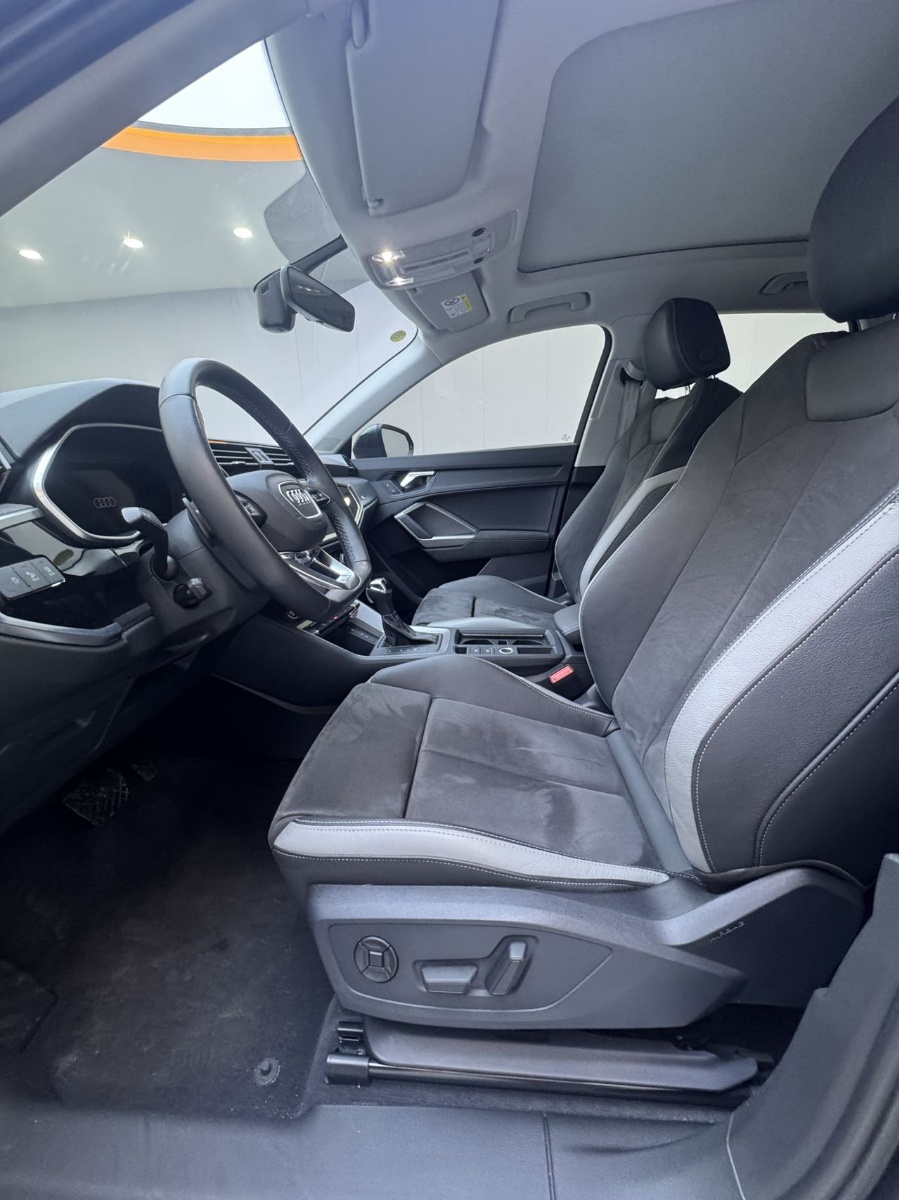 Audi Q3 2022 car image #9