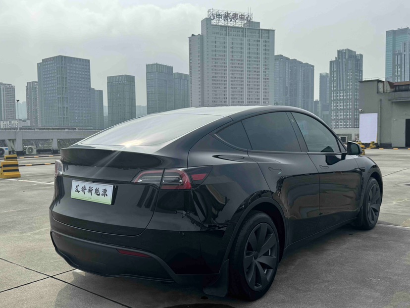 Tesla Model Y 2023 car image #5