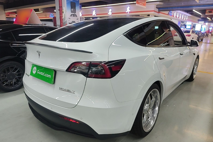 Tesla Model Y 2022 #7 Tesla Model Y 2022 car image #7
