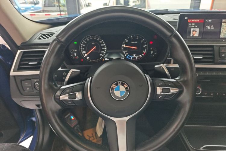 BMW 3 Series 2018 car image #11