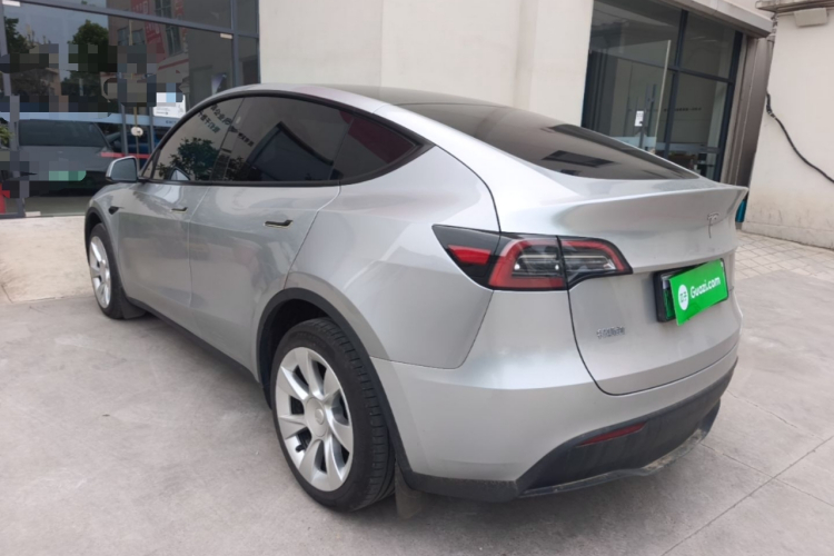 Tesla Model Y 2024 #5 Tesla Model Y 2024 car image #5