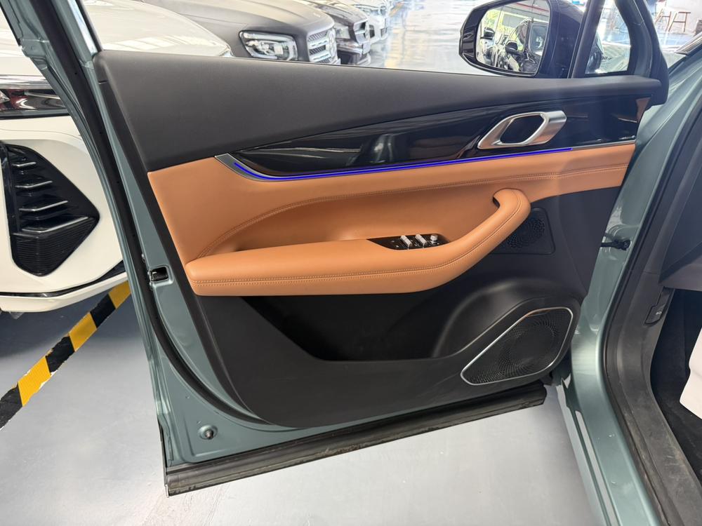 GEELY Boyue L 2025 car image #9