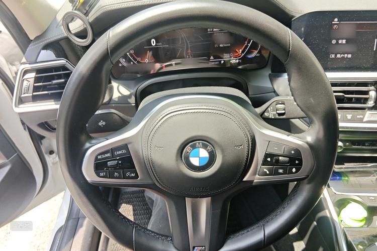 BMW 3 Series 2022 صورة سيارة #12