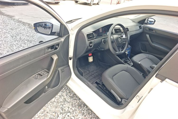 Volkswagen Santana 2018 car image #16