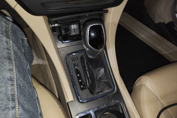GEELY Emgrand 2017 car image #16