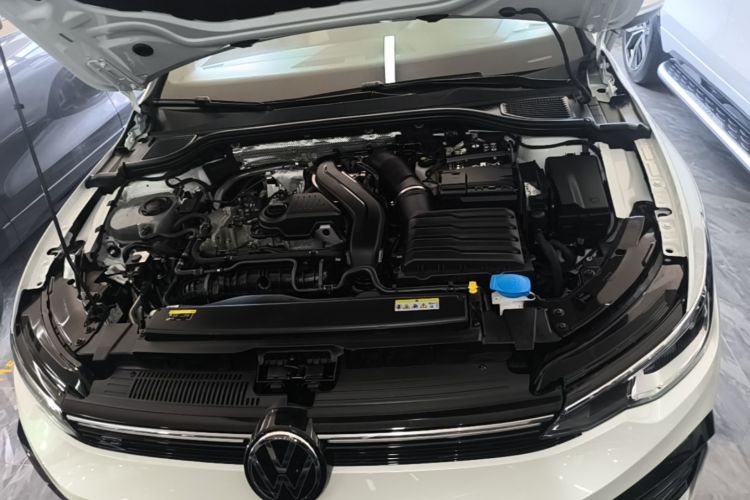 Volkswagen Golf 2025 car image #20