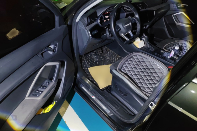 Audi Q3 2021 car image #18