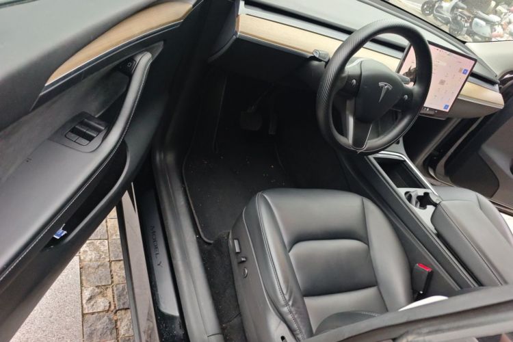 Tesla Model Y 2021 #13 Tesla Model Y 2021 car image #13