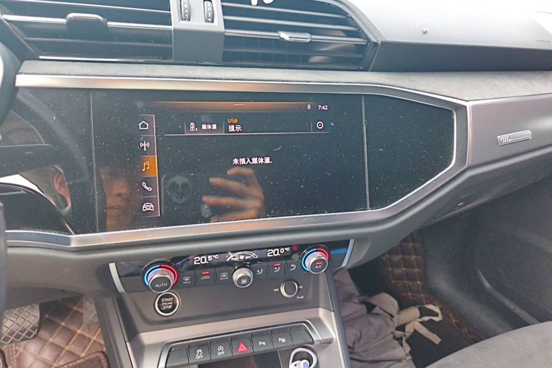 Audi Q3 2021 car image #28