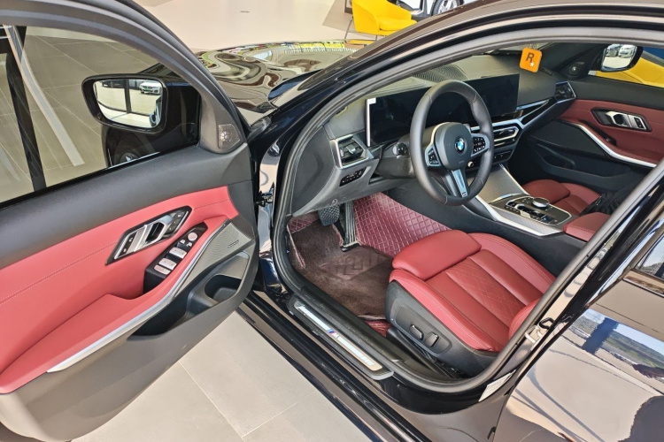 BMW 3 Series 2024 صورة سيارة #16