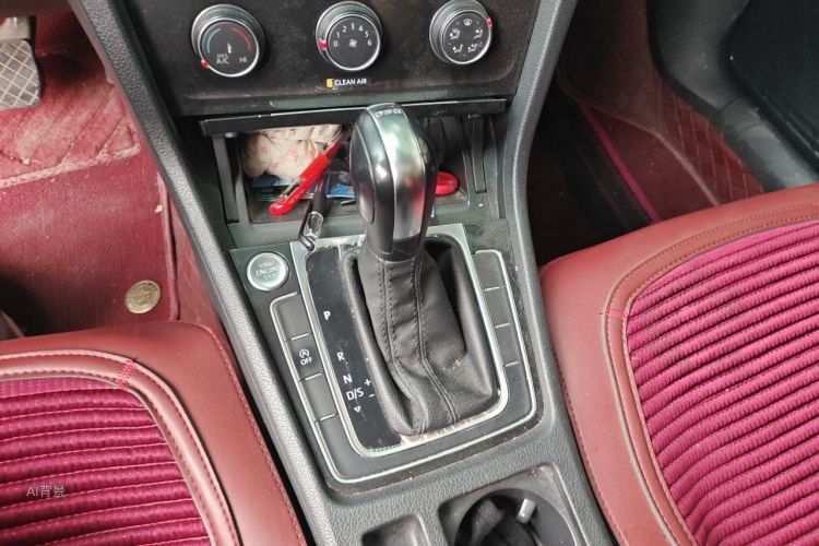 Volkswagen Golf 2020 car image #16