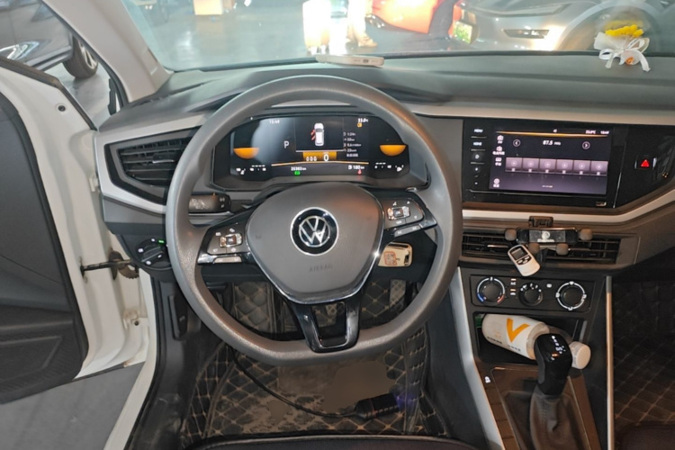 Volkswagen Polo 2023 car image #15
