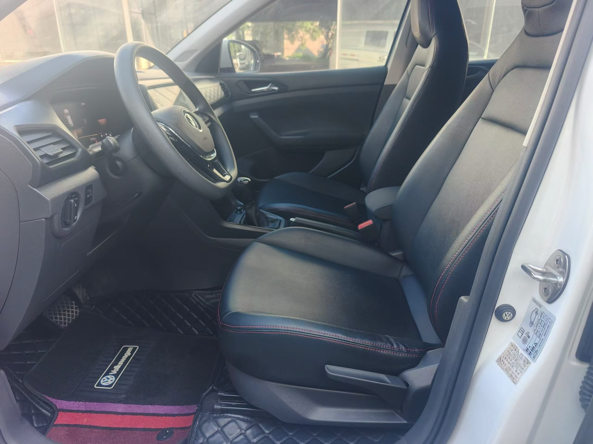 Volkswagen T-Cross 2022 immagine di auto #6