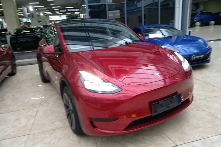 Tesla Model Y 2024 #4 Tesla Model Y 2024 car image #4