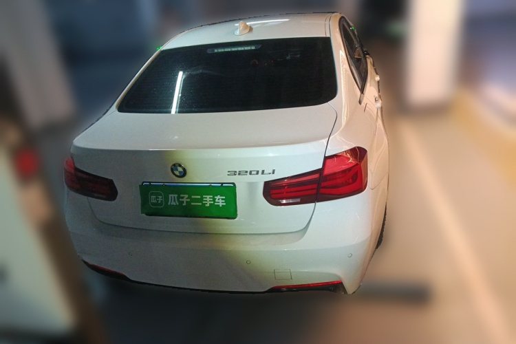 BMW 3 Series 2019 car image #6