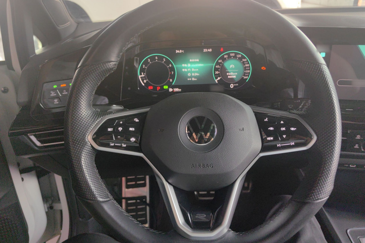 Volkswagen Golf 2022 car image #11