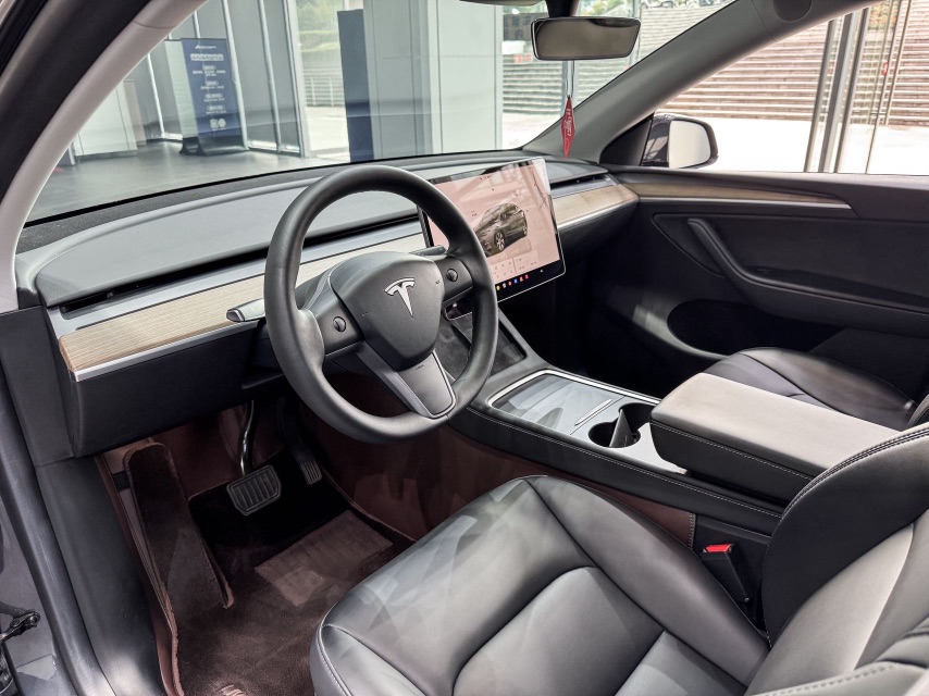 Tesla Model Y 2023 #7 Tesla Model Y 2023 car image #7