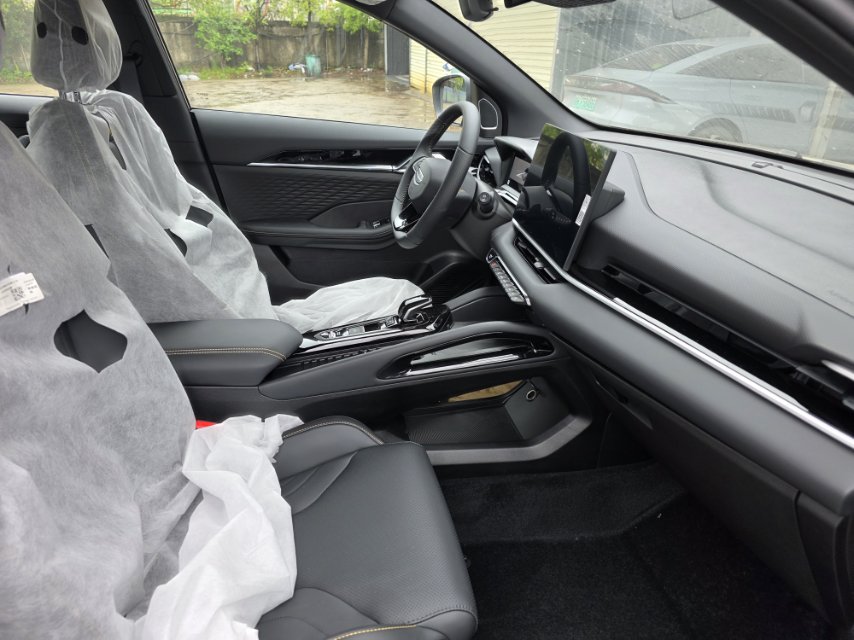 GEELY Coolray 2026 imagen de coche #4