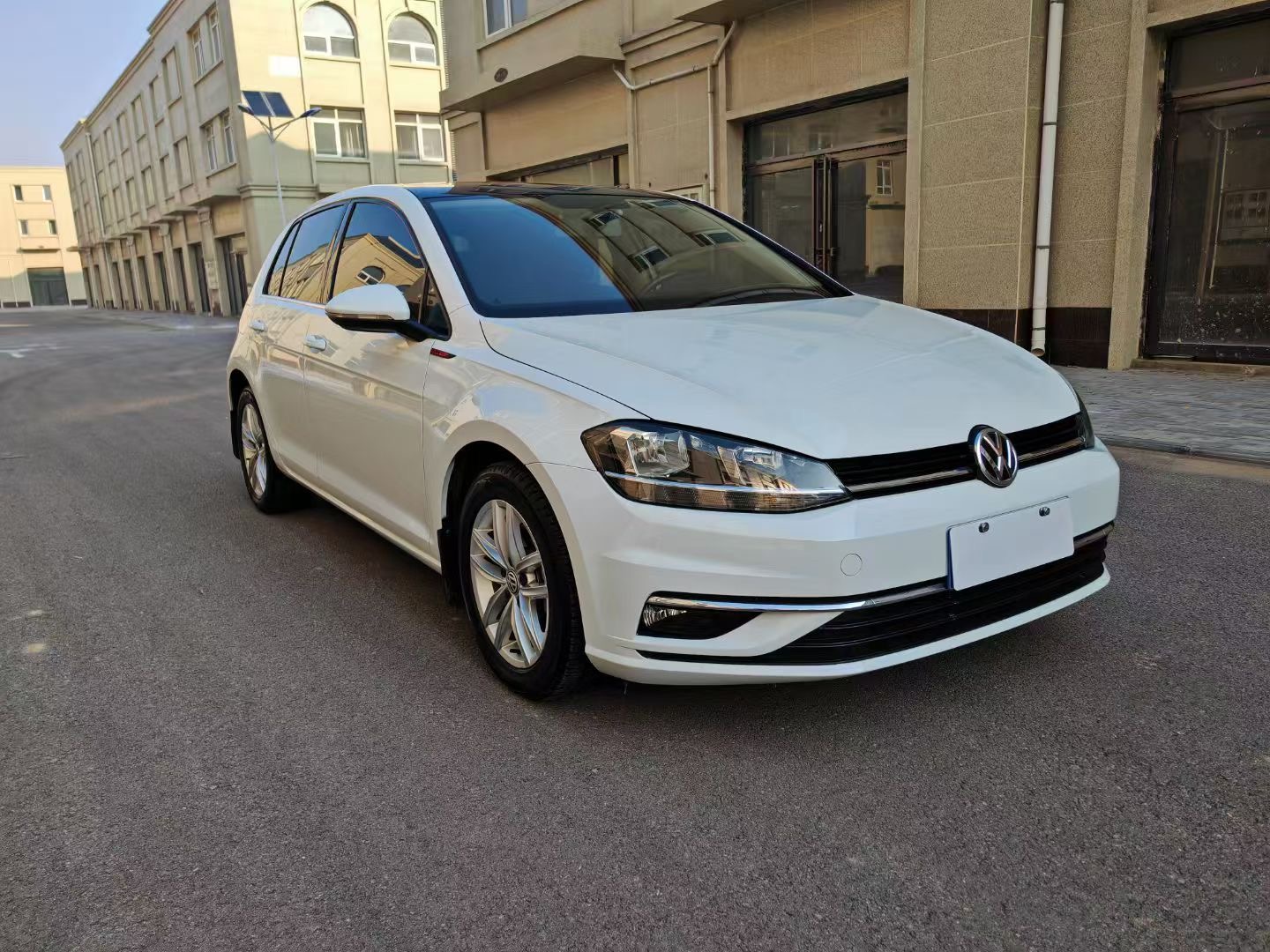 Volkswagen Golf 2018 car image #5
