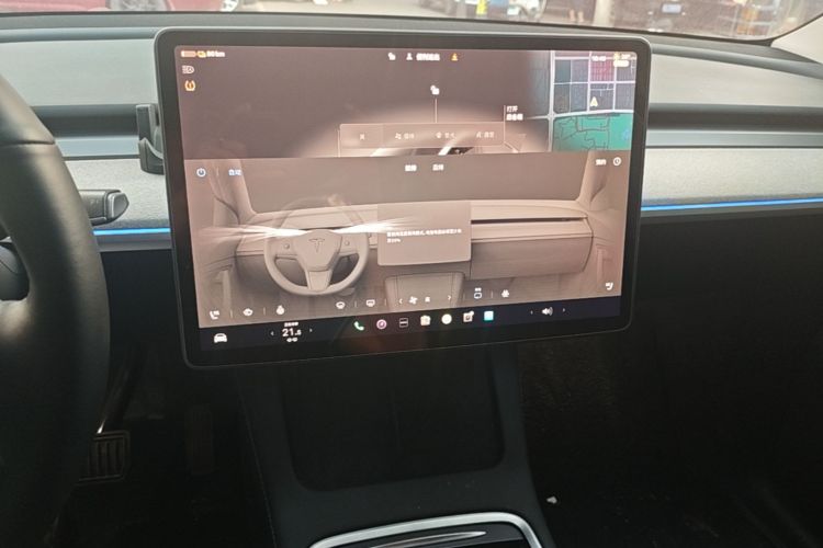 Tesla Model Y 2023 car image #13