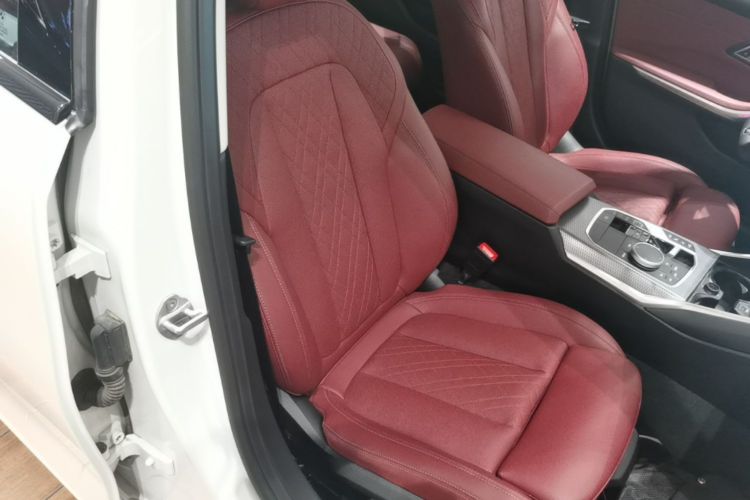 BMW 3 Series 2024 #24 BMW 3 Series 2024 car image #24