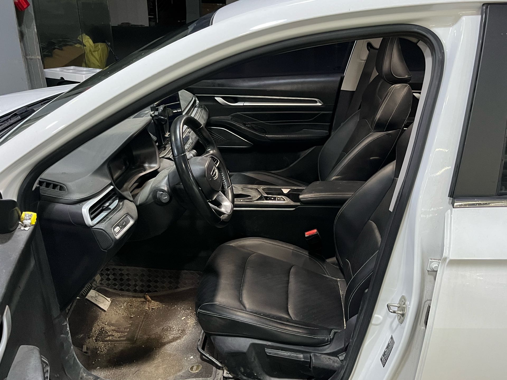 GEELY Emgrand 2023 #2 GEELY Emgrand 2023 car image #2
