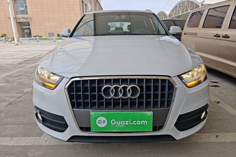 Audi Q3 2015 car image #3