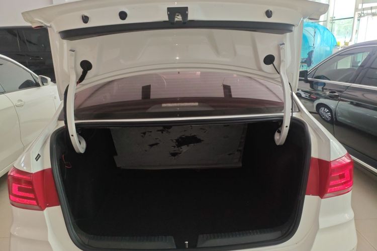 Volkswagen Santana 2017 car image #19