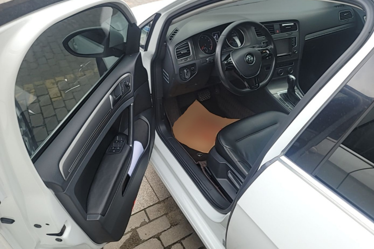 Volkswagen Golf 2015 car image #16