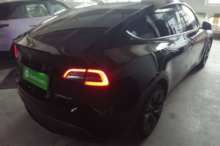 Tesla Model Y 2023 car image #7