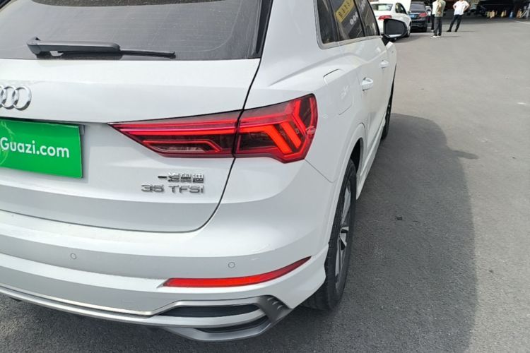 Audi Q3 2022 car image #8