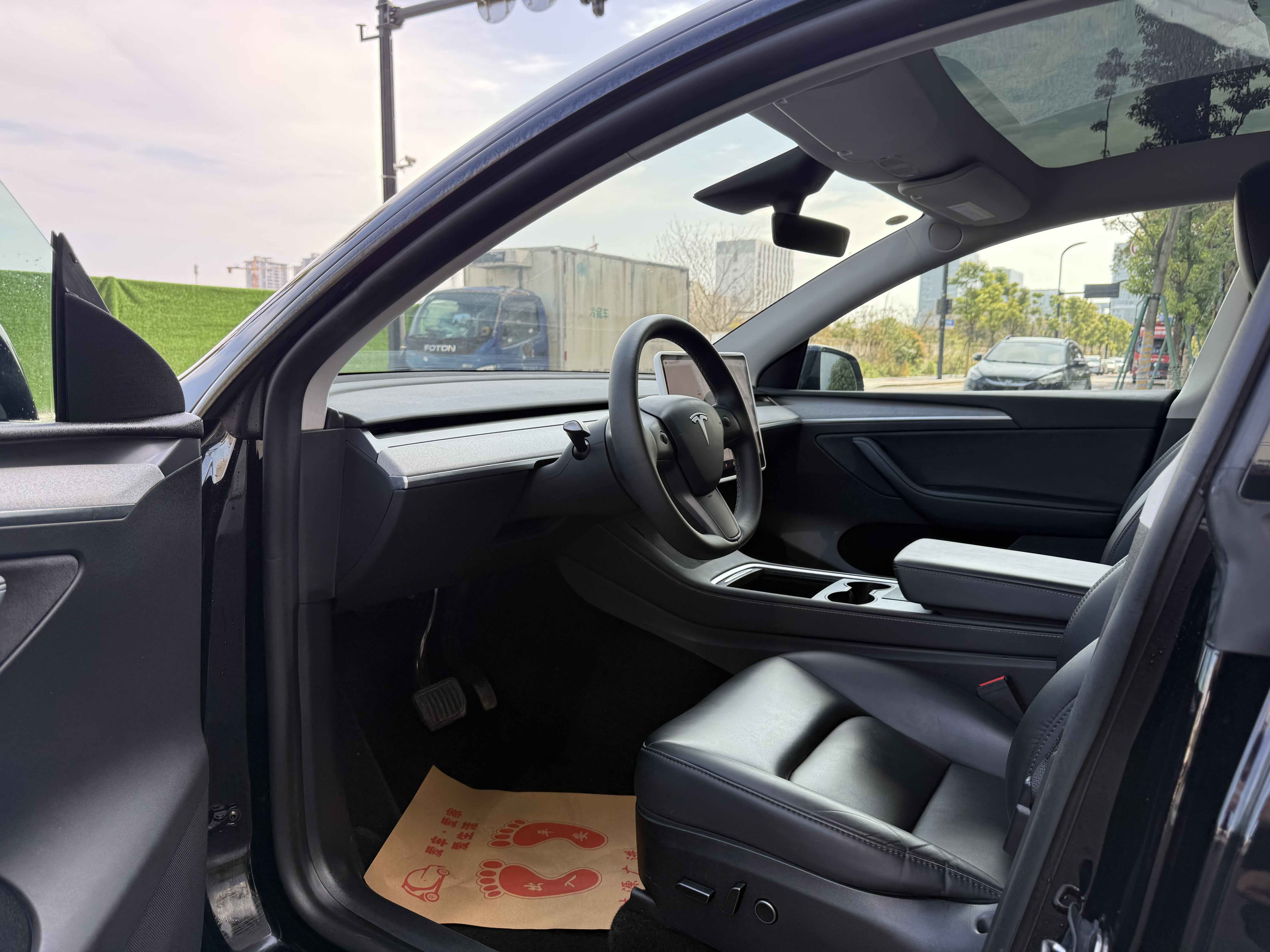 Tesla Model Y 2024 #6 Tesla Model Y 2024 car image #6