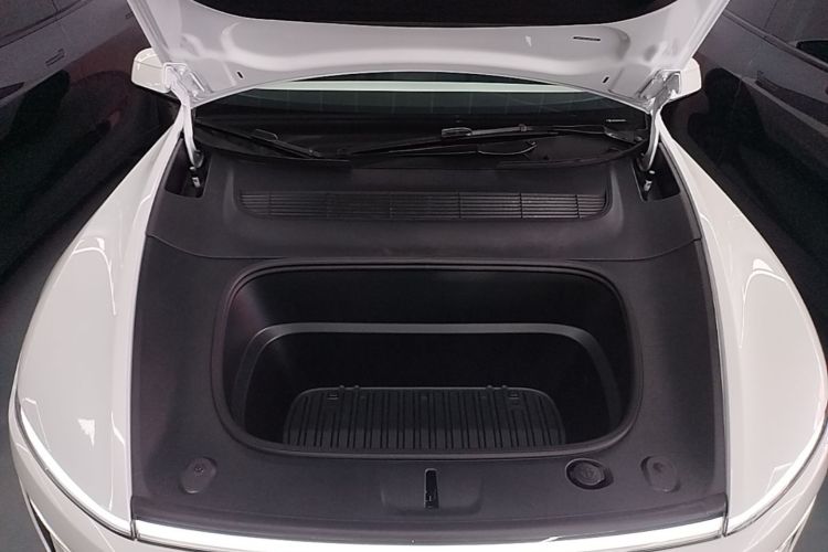 Tesla Model Y 2025 #20 Tesla Model Y 2025 car image #20