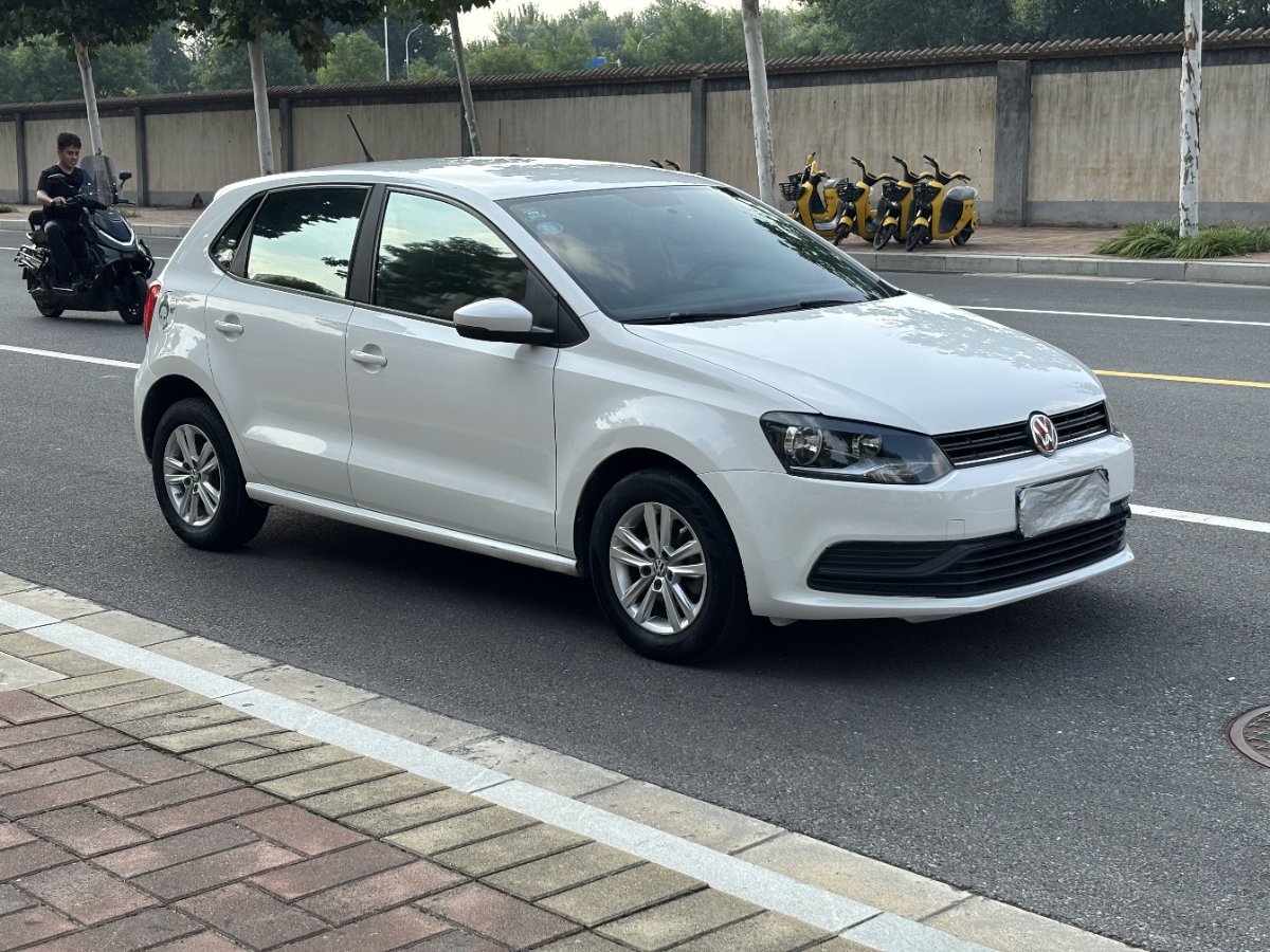 Volkswagen Polo 2016 car image #2