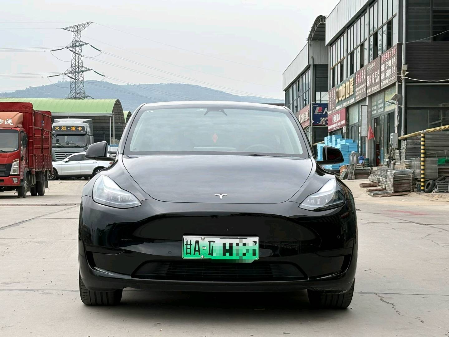Tesla Model Y 2023 #4 Tesla Model Y 2023 car image #4