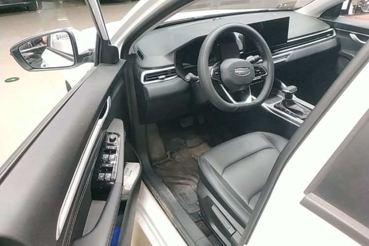GEELY Emgrand 2026 image de voiture #16
