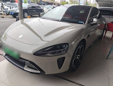 MI SU7 2025 immagine di auto 