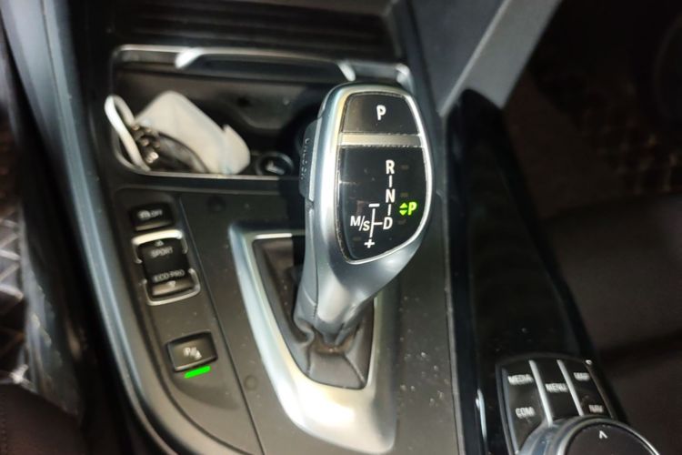 BMW 3 Series 2017 #14 BMW 3 Series 2017 car image #14