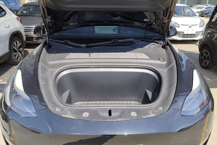 Tesla Model Y 2022 car image #22