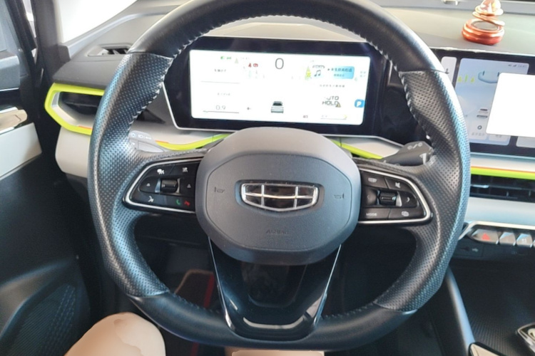 GEELY Coolray 2022 car image #11